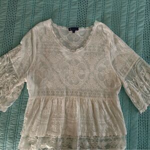 Democracy Lace top, bodice is lined 
NEW, perfect for the holidays.